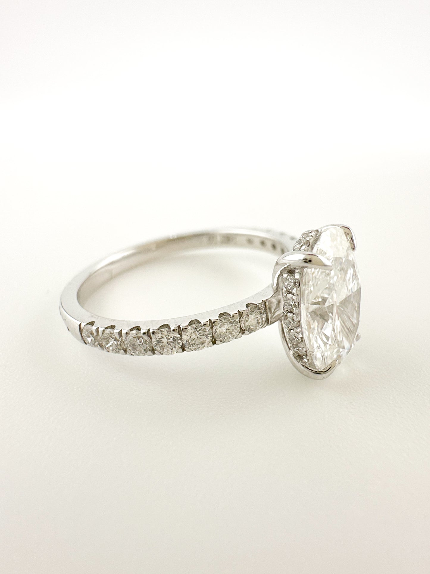 2.5ctw Oval Engagement Ring